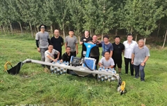 2019年，山東東營市黃河河務(wù)局采購一臺(tái)德國坡厲斜坡割草機(jī)。